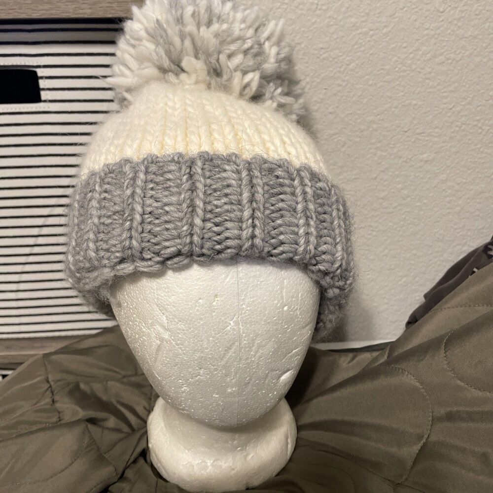 Gelso Bianco Made Italy Acrylic Wool Alpaca Blend Thick Yarn Knit Winter Pom Hat